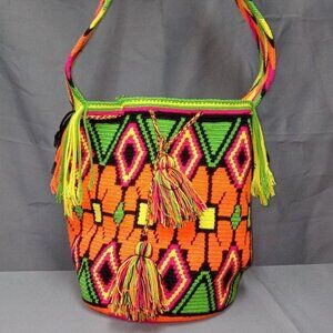 Authentic Handmade Crocheted VIBRANT COLUMBIAN MOCHILA WAYUU CROSSBODY BAG 6742